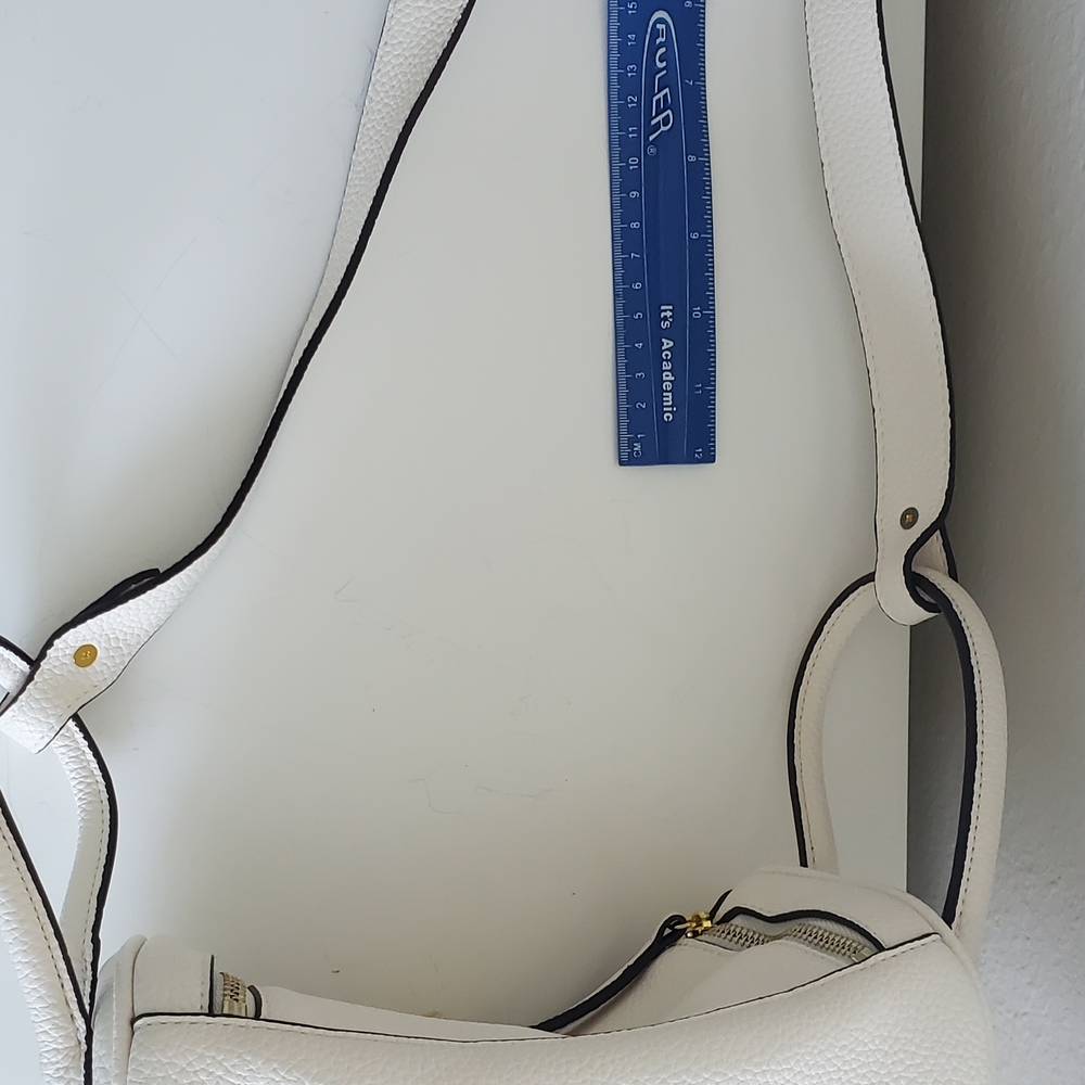 Elegant White Faux Leather Crossbody Bag - Picture 5 of 8